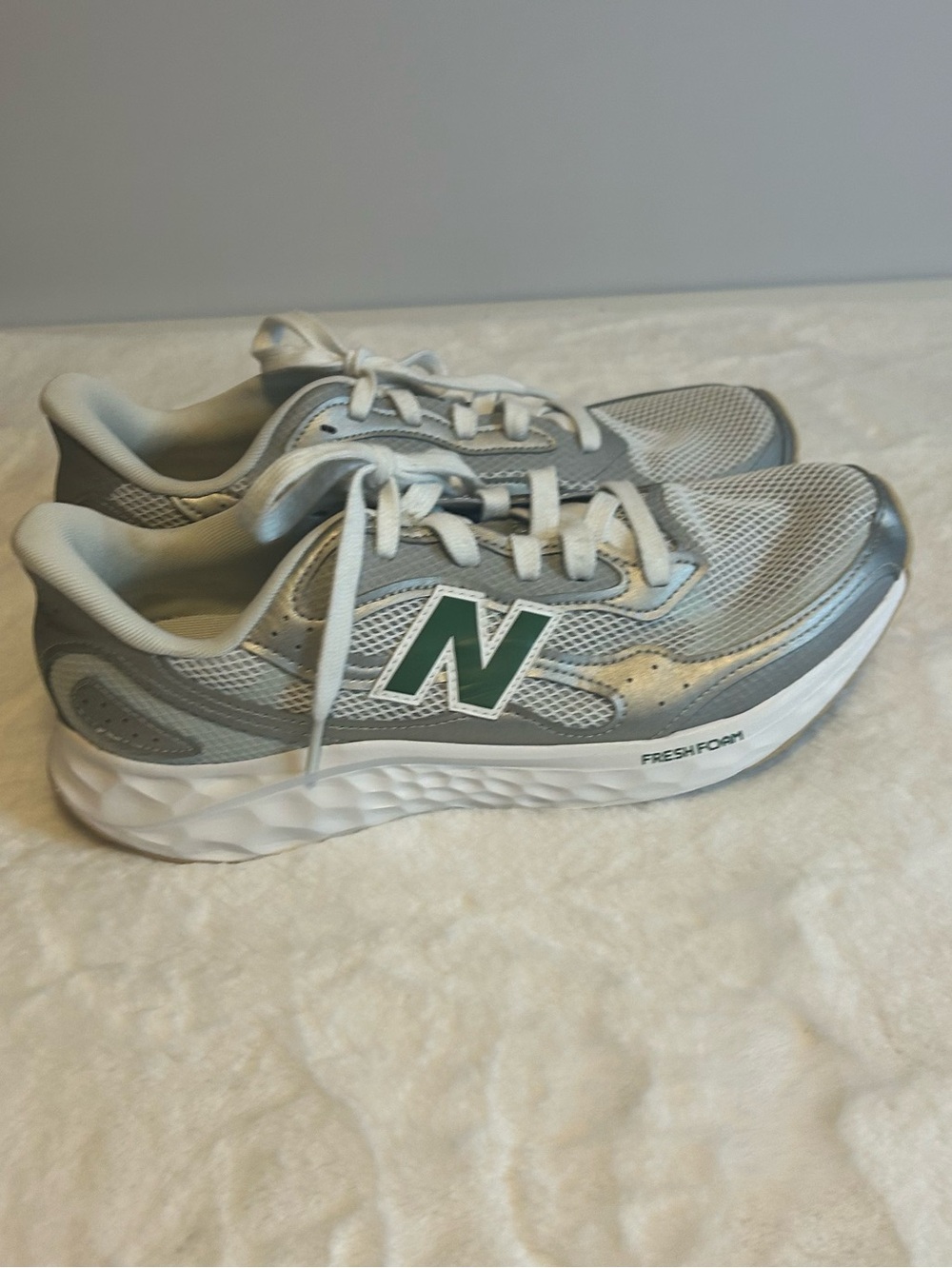 New Balance Fresh Foam Women’s Size 11.5 Silver Gray Green Running Shoes